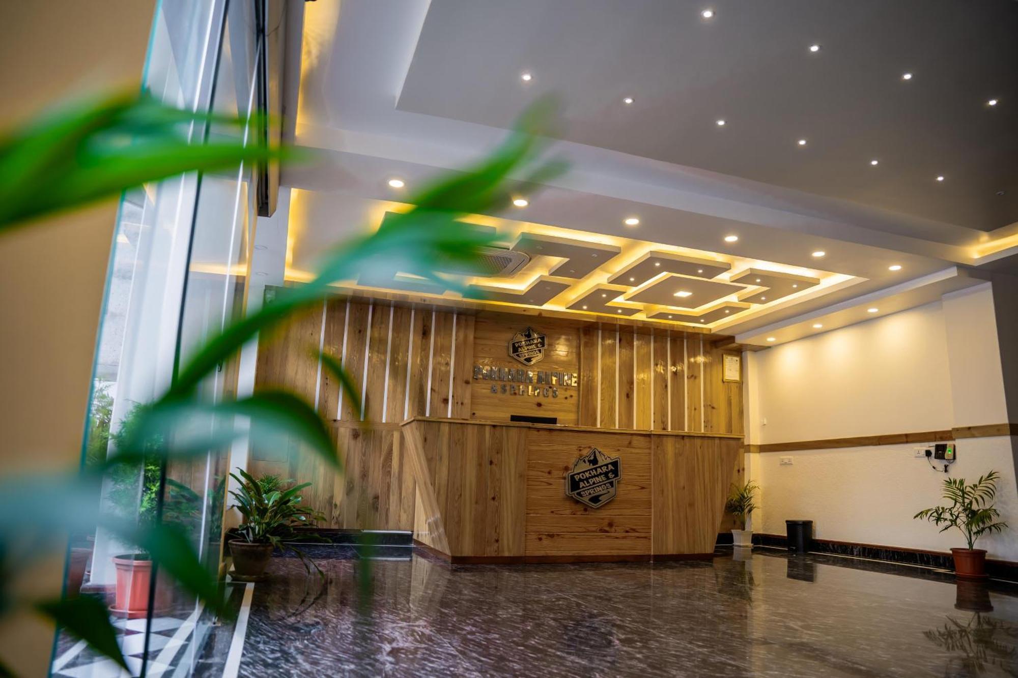 Pokhara Alpine And Springs Hotel Kültér fotó