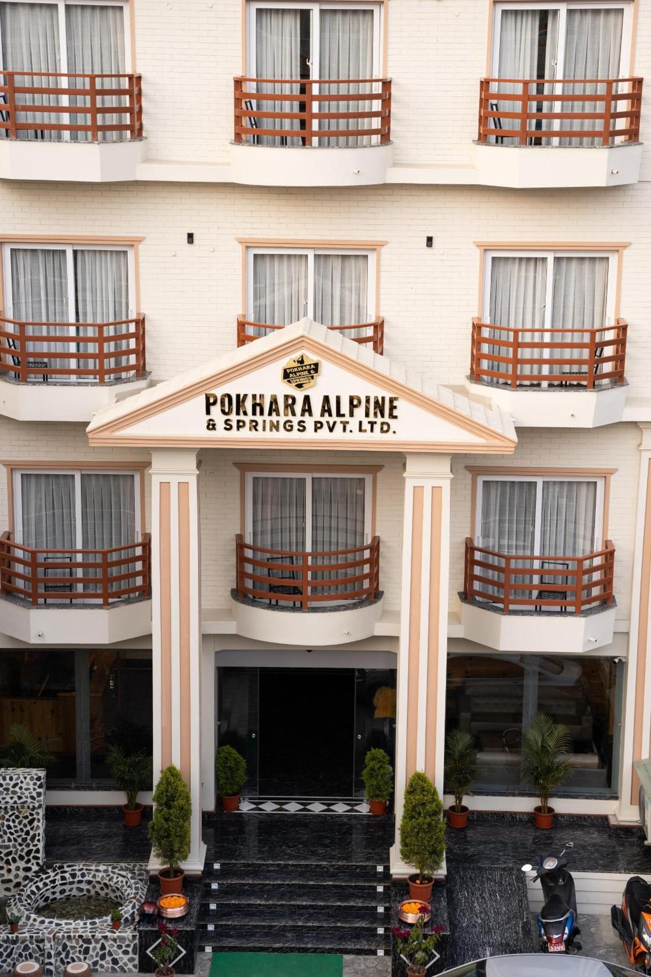 Pokhara Alpine And Springs Hotel Kültér fotó