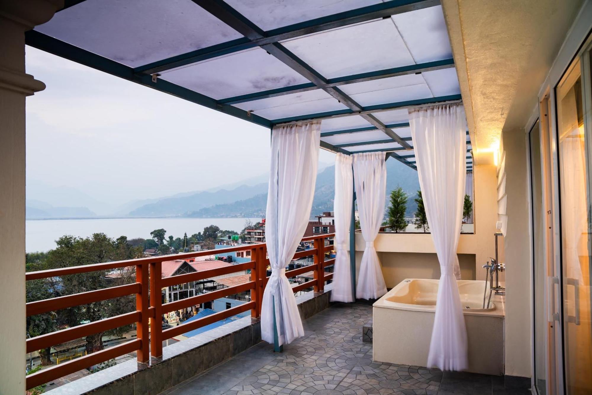 Pokhara Alpine And Springs Hotel Kültér fotó