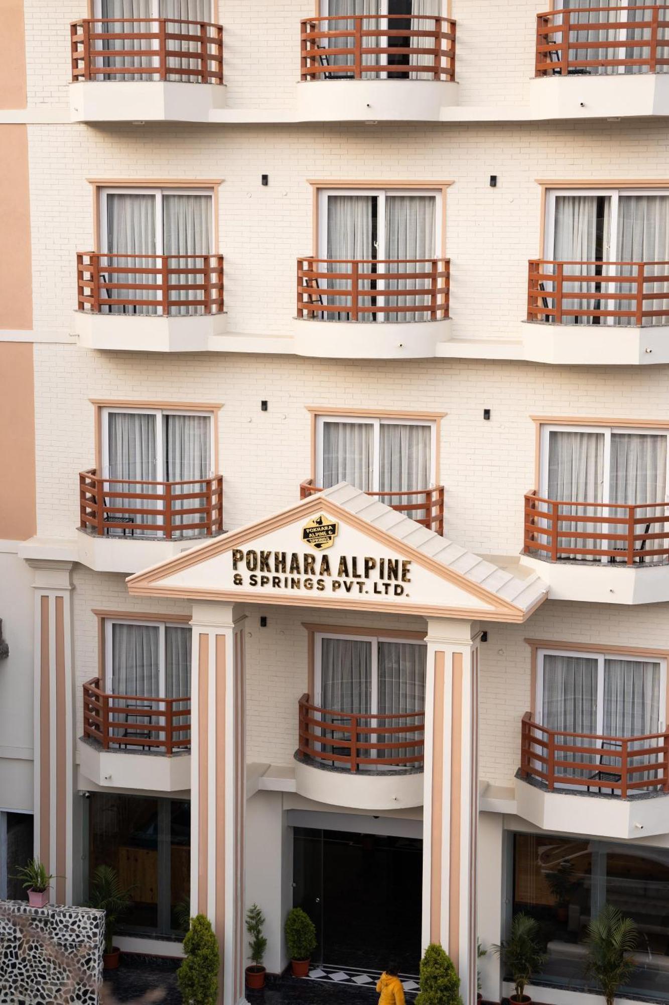 Pokhara Alpine And Springs Hotel Kültér fotó